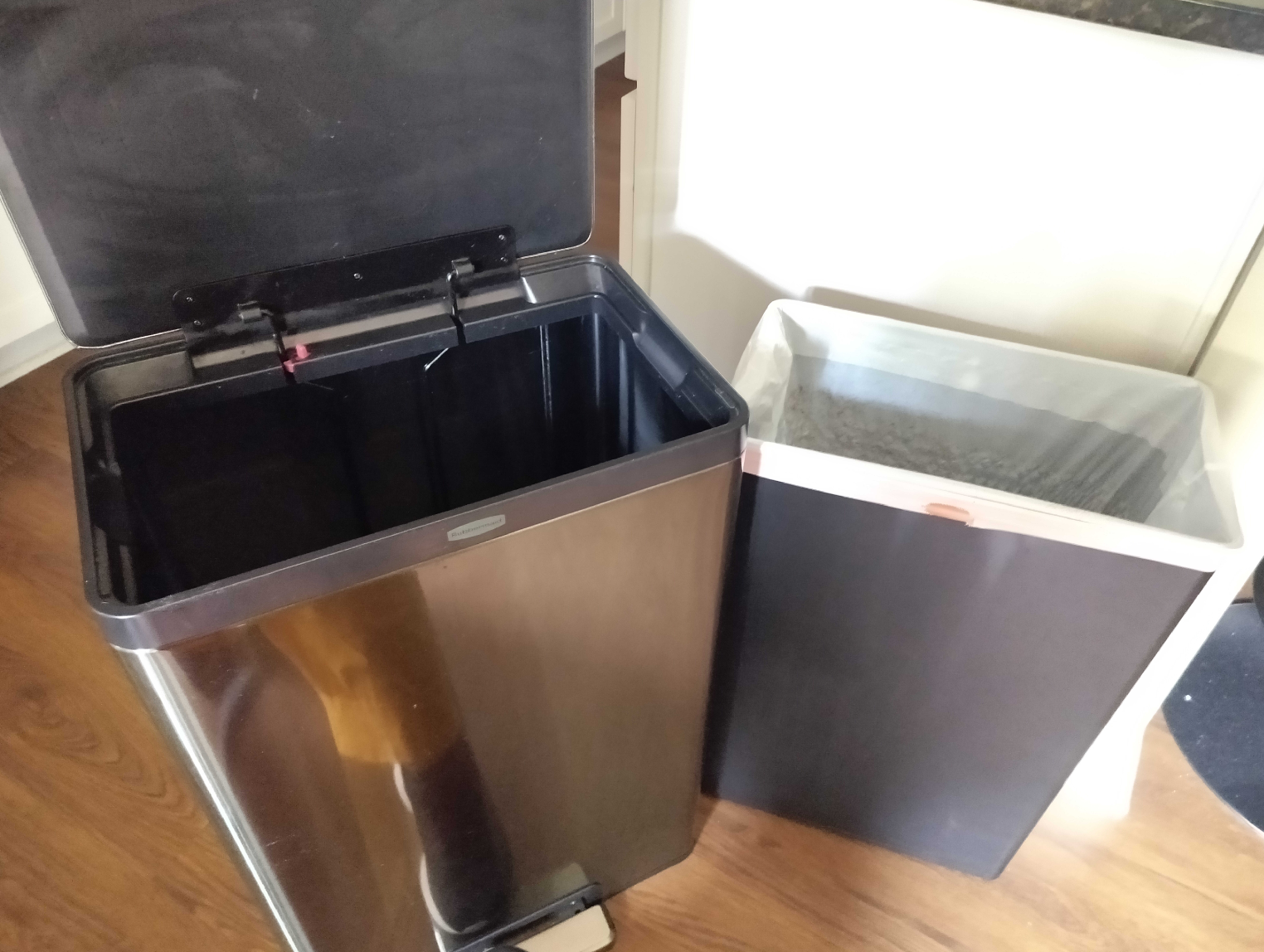 Rubbermaid Elite 12-Gallon Stainless Steel Step Trash Can